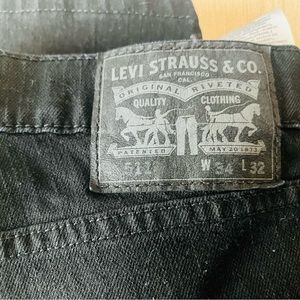 Levi’s black jeans